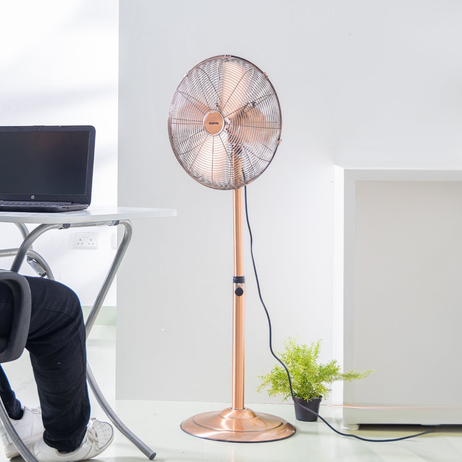 What Is The Difference Between Pedestal Fans and Tower Fans?