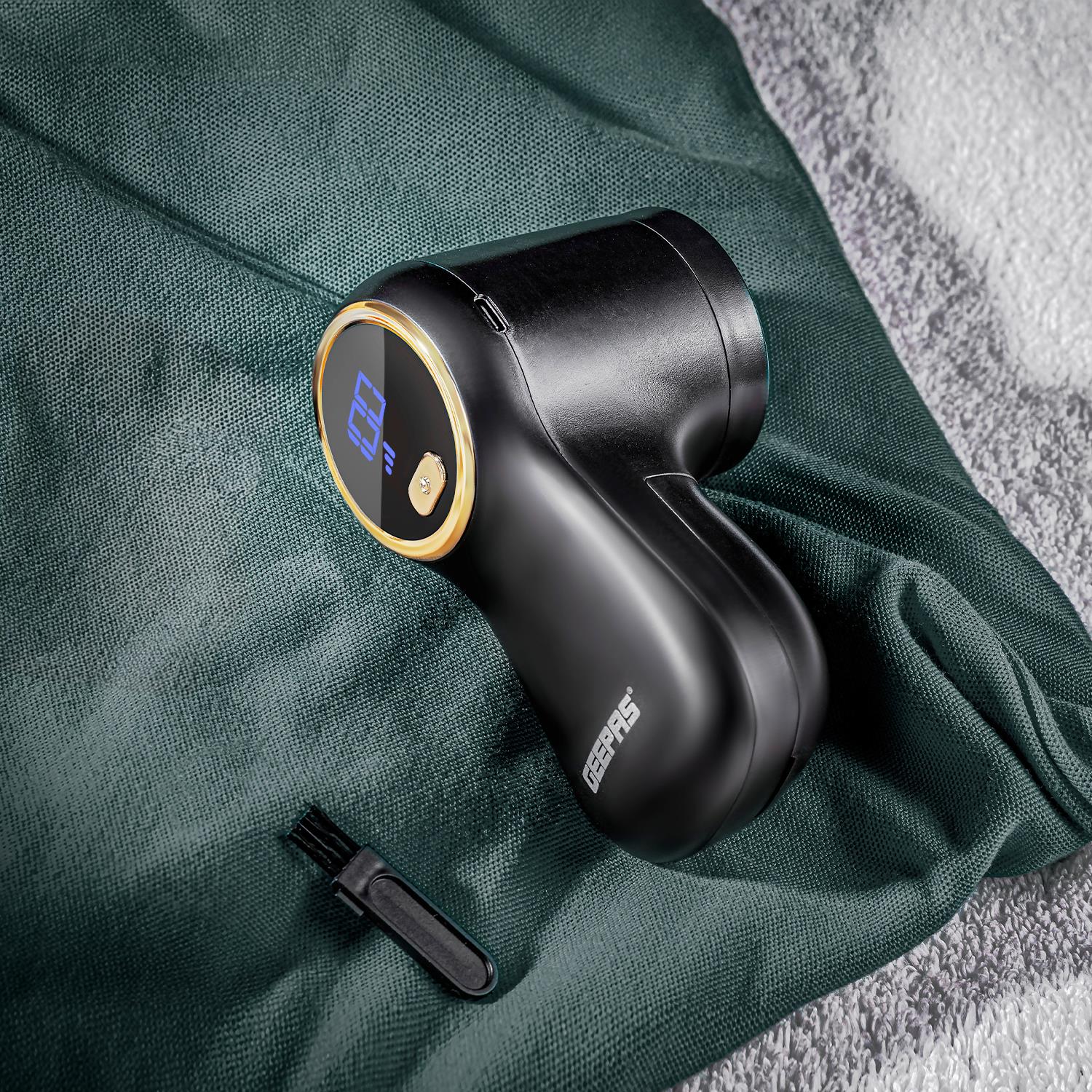 Black and Gold Battery Operated Fabric Shaver/Lint Remover