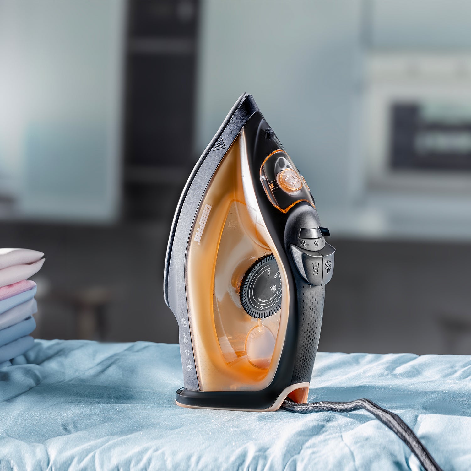 Black & Gold 1800W Non-Stick Steam Iron With Adjustable Temperature