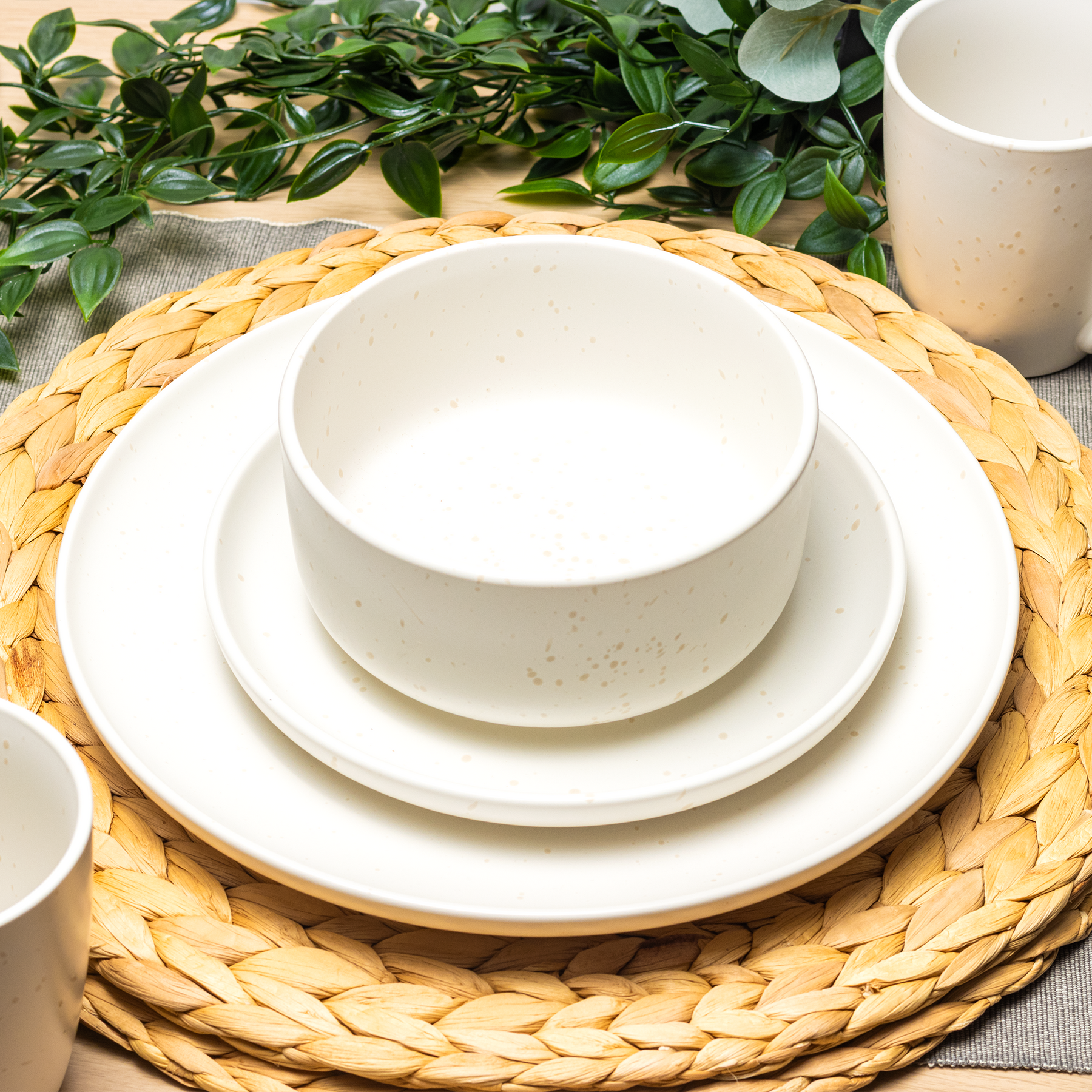 16-Piece Stoneware Dinner Set Plates, Bowls and Cups Set