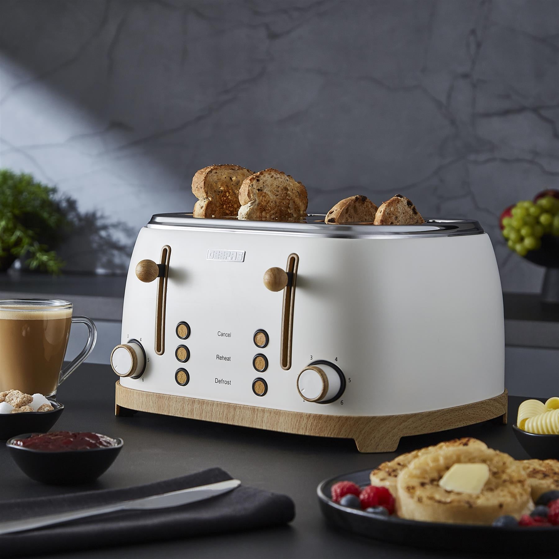 Cream NordiQ 4-Slice Toaster With  6 Browning Levels