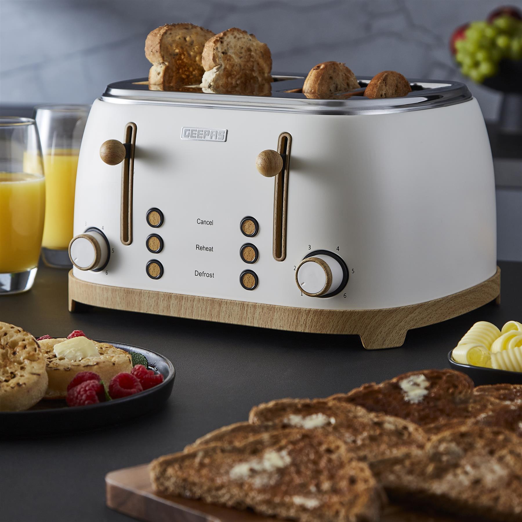 Cream NordiQ 4-Slice Toaster With  6 Browning Levels